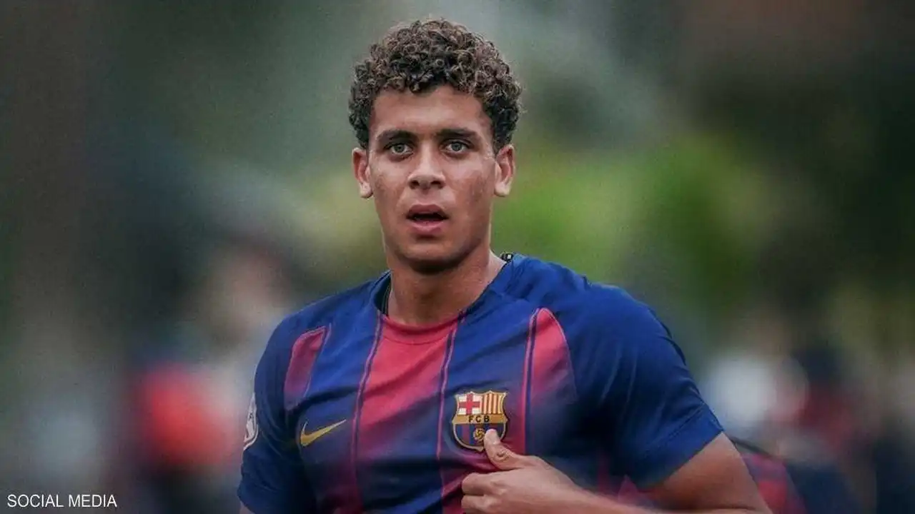 برشلونة يضم الموهبة حمزة عبد الكريم لتدعيم صفوفه بعقد طويل الأمد